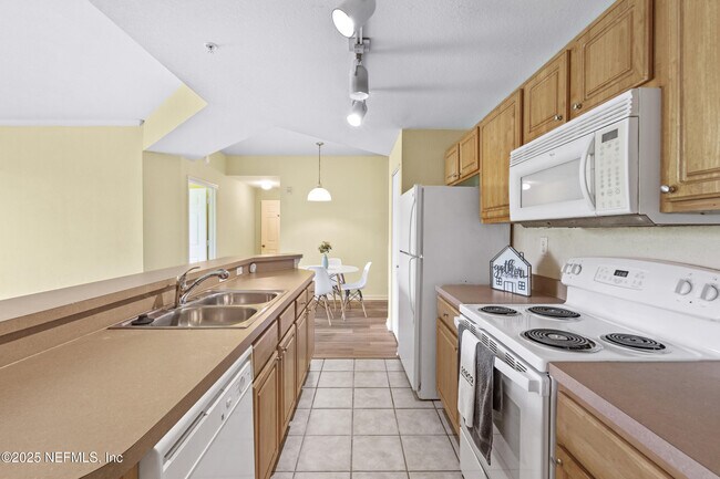 Building Photo - 410 S Villa San Marco Dr