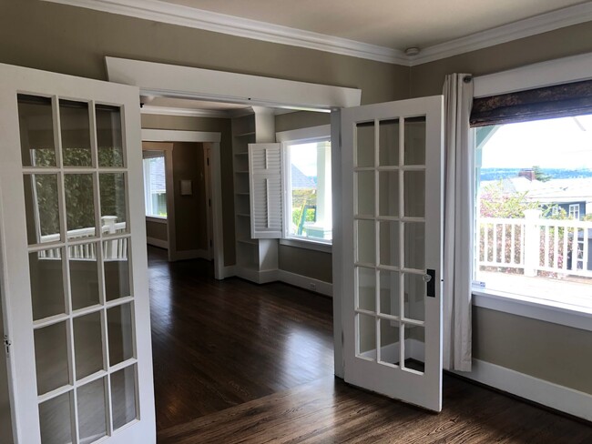 Building Photo - 3bd/2ba House in Leschi