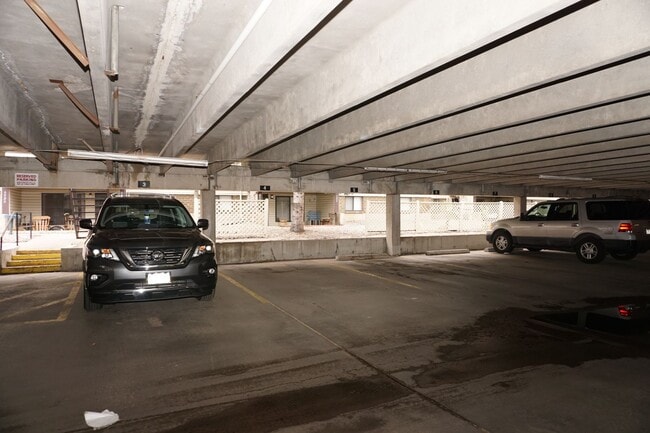 Building Photo - 3 BEd CONDO, NO DEPOSIT AND WATER INCLUDED...