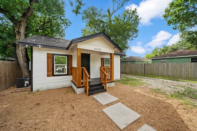 Building Photo - 4208 Delhi St