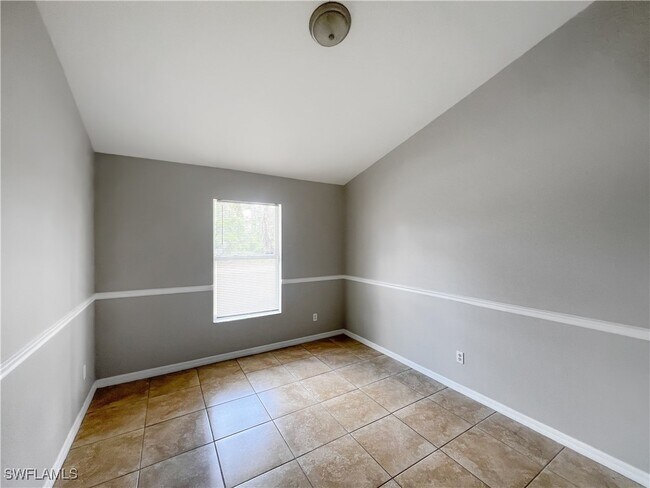 Building Photo - 731 Da Vinci Ave S