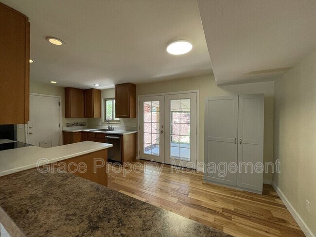 Building Photo - 8741 W 89th Pl