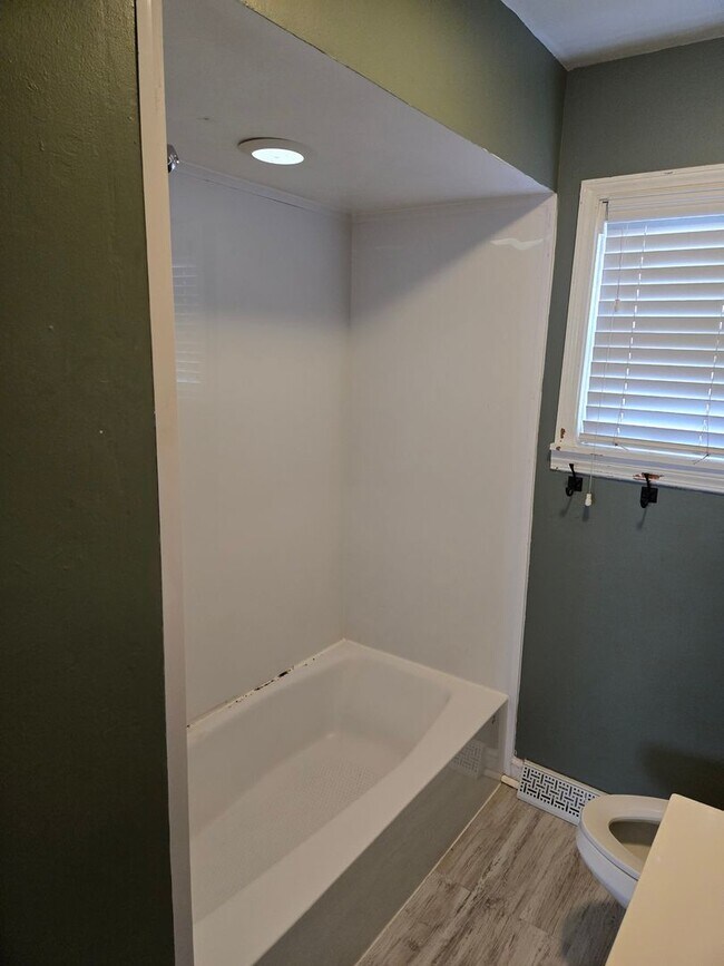 Building Photo - 128 Dale St