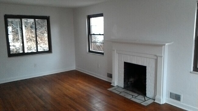 Building Photo - 1530 Sylvan Ter