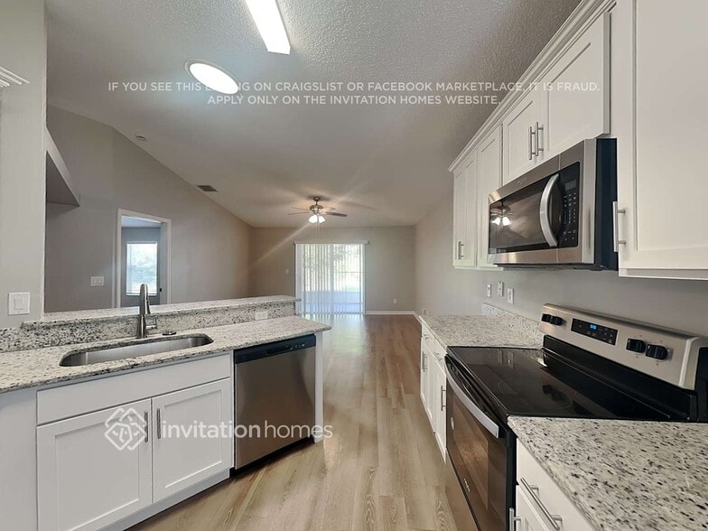 Building Photo - 4860 Manchester Dr