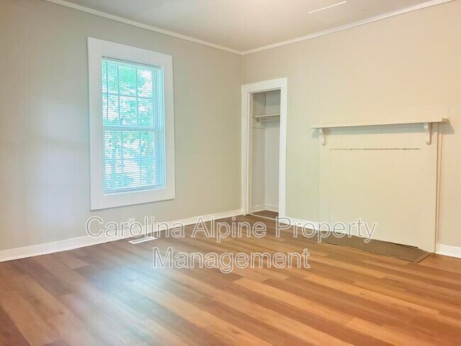 Building Photo - 403 S Yates St
