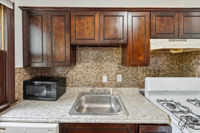 Building Photo - 15356/15358 Washburn - Ten Star Holdings LLC