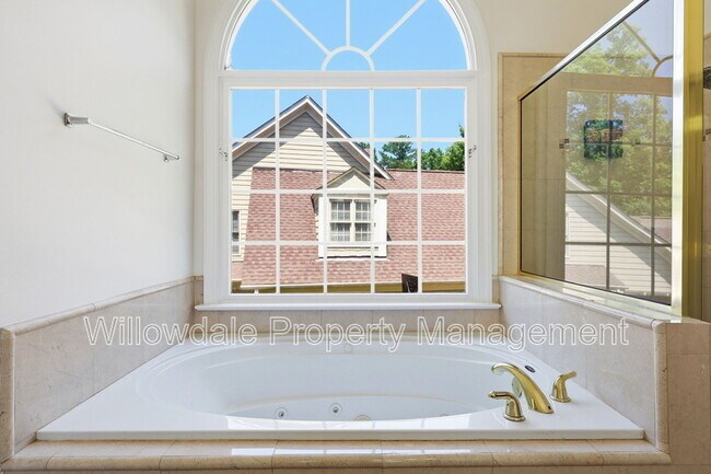 Building Photo - 223 Kinvara Ct