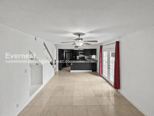 Building Photo - 4 Bed/3 Bath Home with Garage / Pet-Friendly / Vouchers Accepted / Available Now!