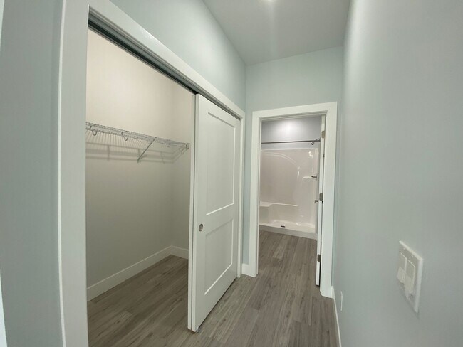 Building Photo - 132 E University Ave