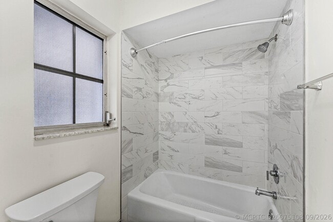 Building Photo - 408 Pine Tree Ct
