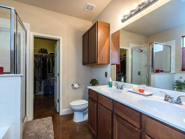 Building Photo - 1553 Twin Cove