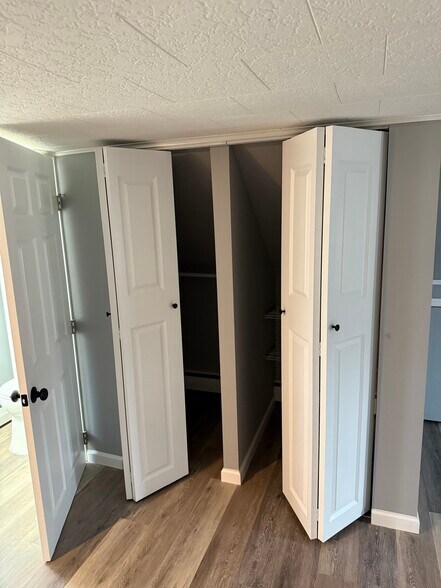 Building Photo - 1324 Main St