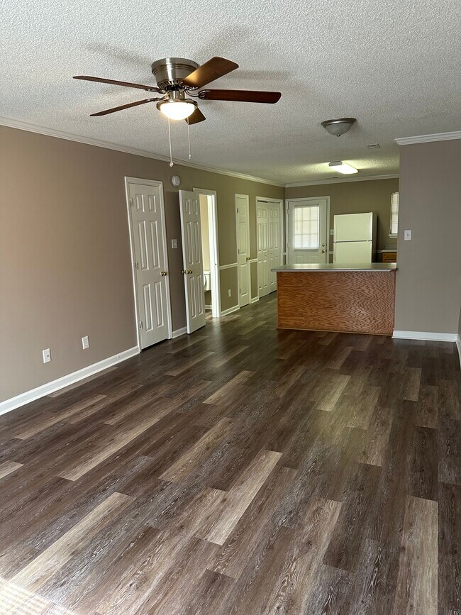 Building Photo - 1216 Goldridge Dr SW