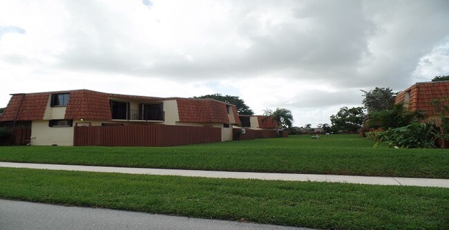 Building Photo - 451 Springdale Cir