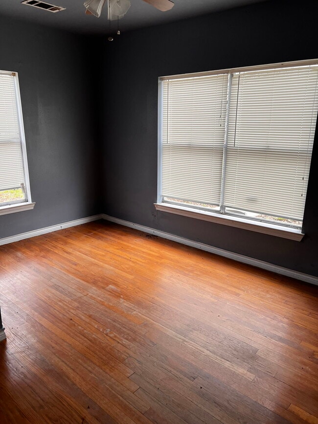 Building Photo - 4101 College Main St