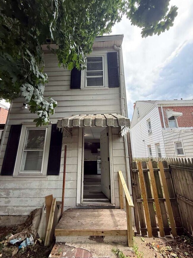 Building Photo - 306 Dayton St