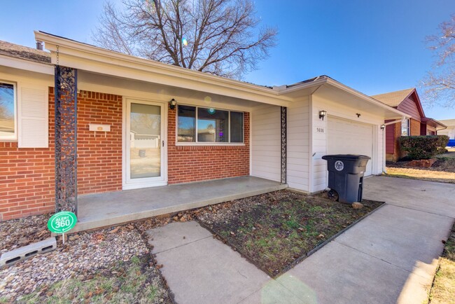 Building Photo - Gorgeous Midtown 3 Bedroom Remodel!