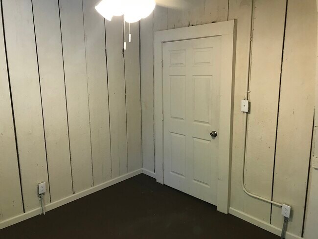 Building Photo - 719 N Madison