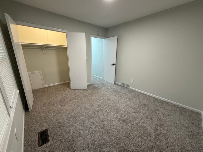 Building Photo - Move in Special - 3bed 2 bath in KCK off Turner and I-635