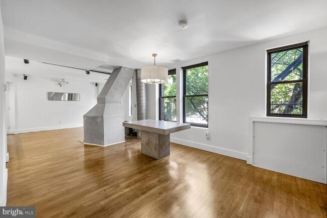 Building Photo - 2038 18th St NW