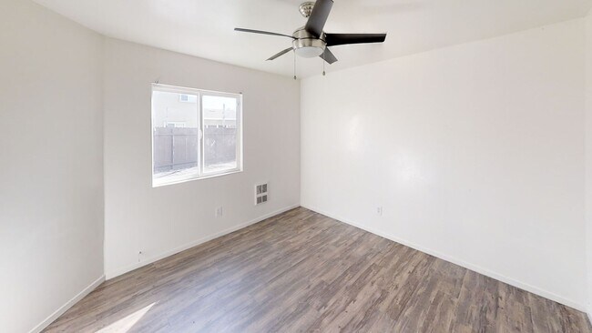 Building Photo - 8BD/3BA, Large Yard w/ Turf!