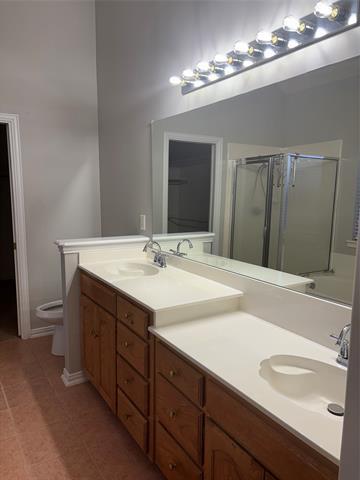 Building Photo - 1332 W Branch Hollow Dr