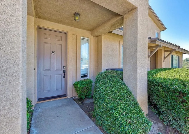 Building Photo - Three Story Townhome Overlooking Singing H...