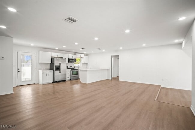 Building Photo - 4293 Island Cir