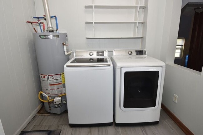 Building Photo - Mishawaka 4 bedroom with a Primary suite a...