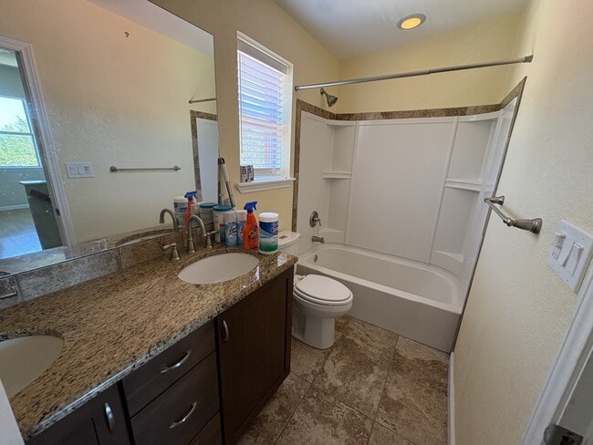 Building Photo - 841 Scenic Cir