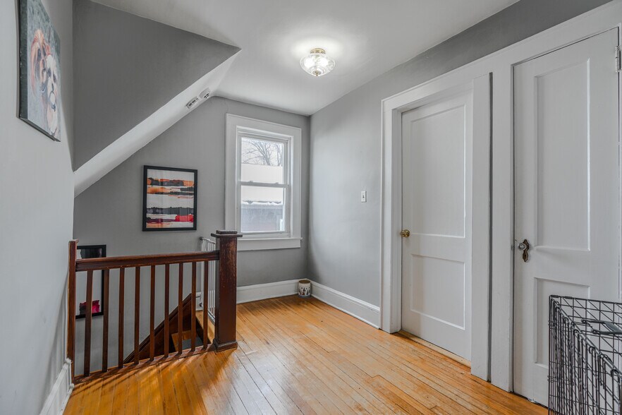Stair case Landing - 416 E 6th Ave