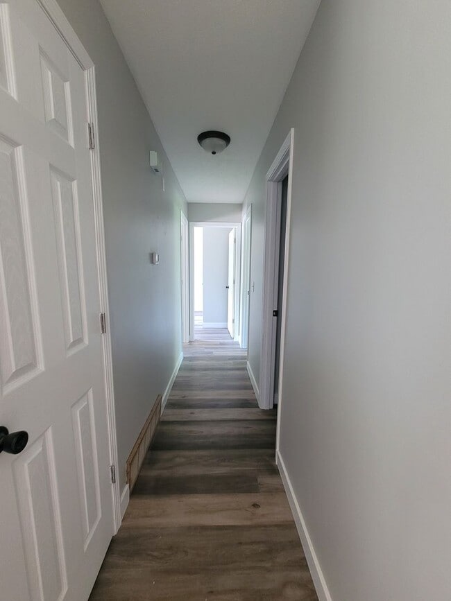 Building Photo - Newly Remodeled 3 Bedroom Elkhorn Home!