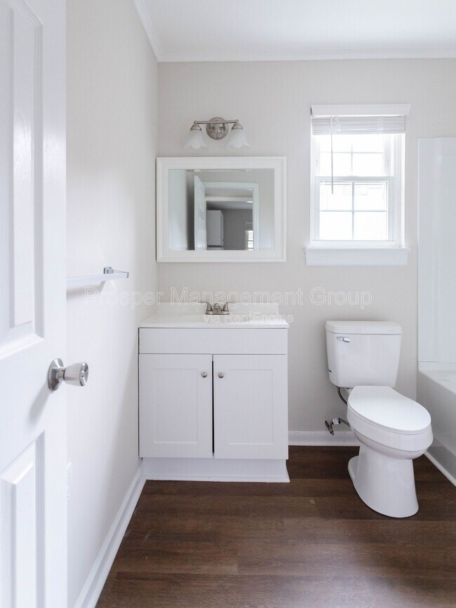 Building Photo - 867 Colony Dr