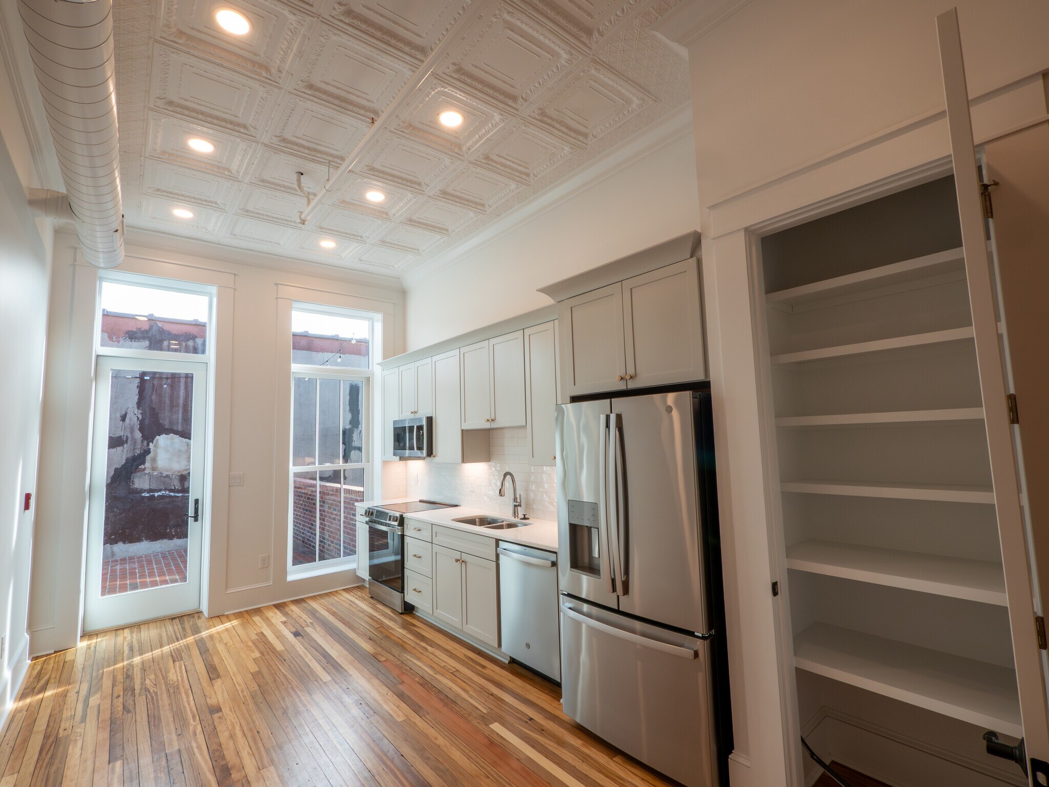 Building Photo - 121 N Main St