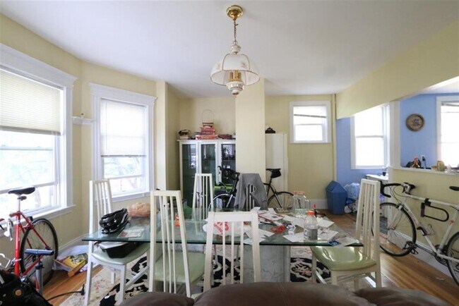 Building Photo - 19 Park Ave