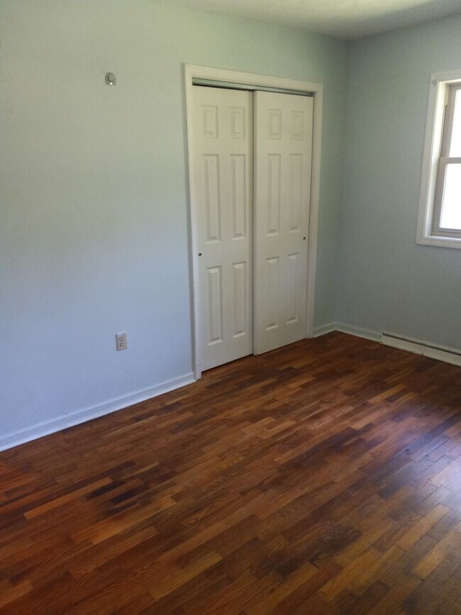 Building Photo - Three Bed, One Bath Brick Ranch in Benton ...