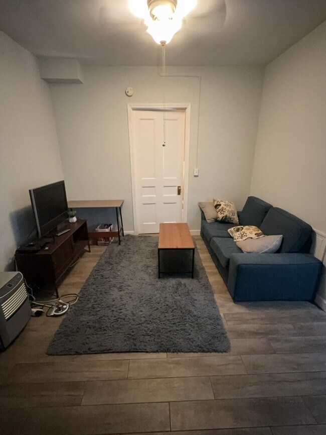 Building Photo - Charming 1BR 1BA Condo w/ All Utilities • Galley Kitchen • In Mount Vernon