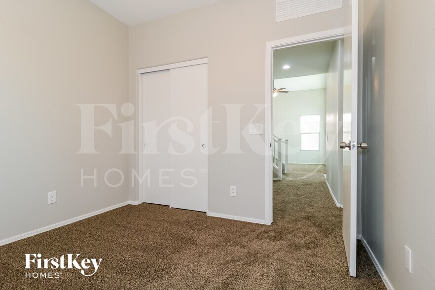 Building Photo - 25288 W Pleasant Ln