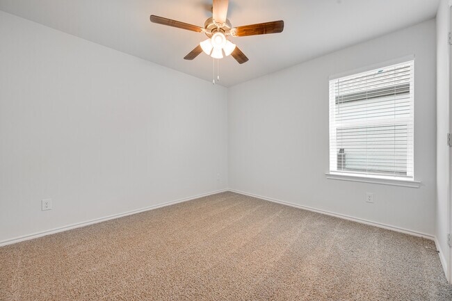 Building Photo - 6077 Freedom Dr