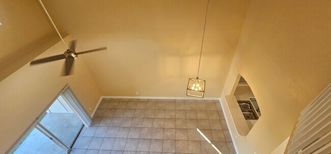 Building Photo - 14560 Laguna Beach Cir