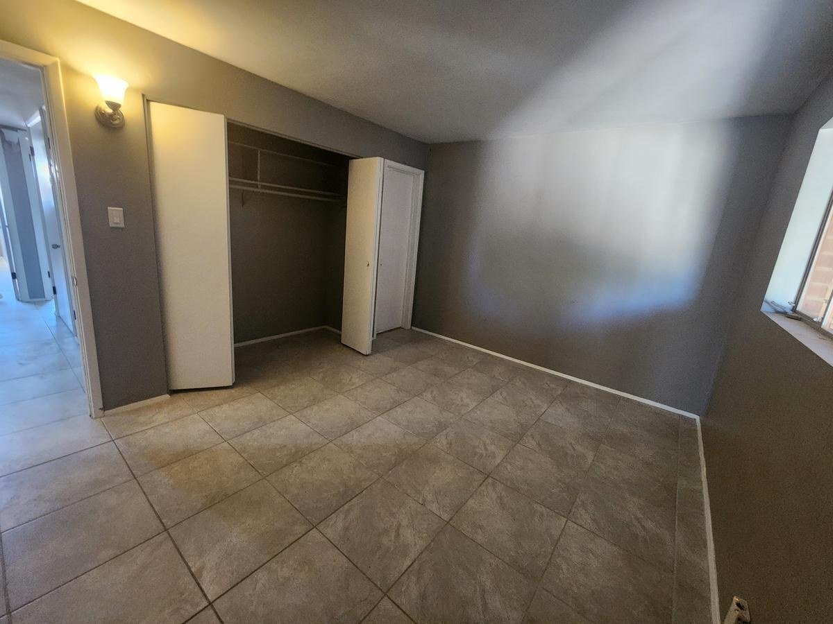 Building Photo - 7033 E Calle Orion