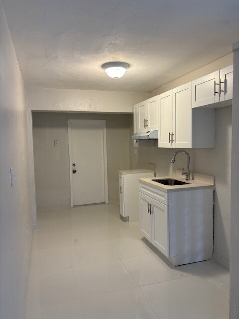 Building Photo - 2 Bedroom in Fort Lauderdale