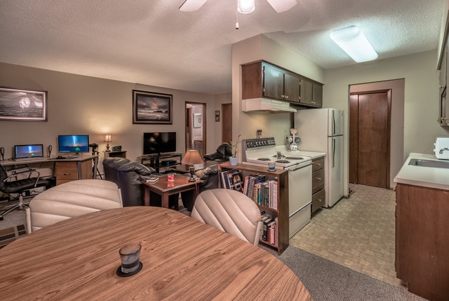 Building Photo - 941 11th Ave S