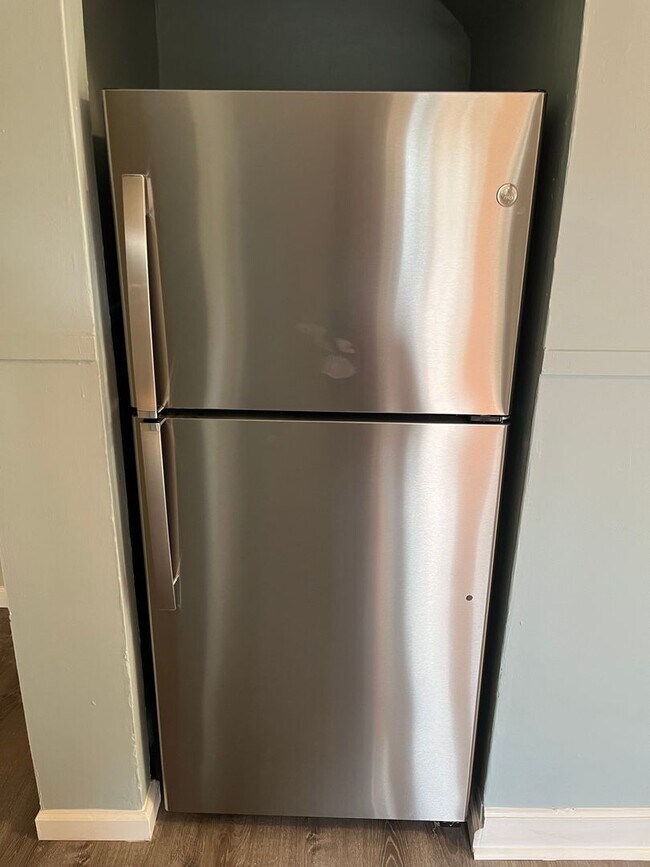 Building Photo - Gorgeous 1-bedroom, First floor! Apartment in quiet Pittsfield Street