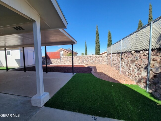 Building Photo - 8695 Pilgrimage Cir