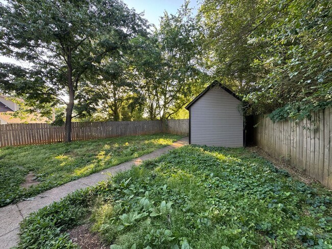 Building Photo - Single Family Home in Clarksville