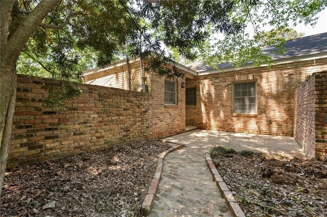 Building Photo - 2825 Cottage Hill Rd