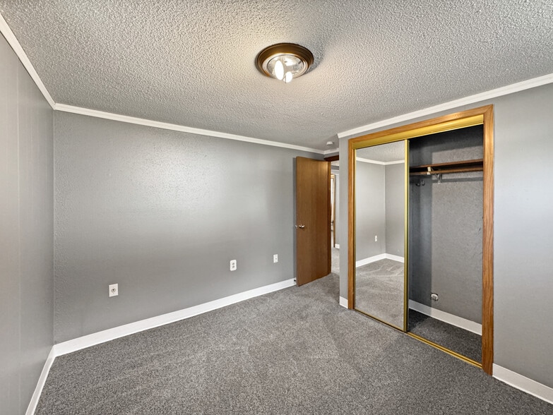 Building Photo - 309 23rd St S