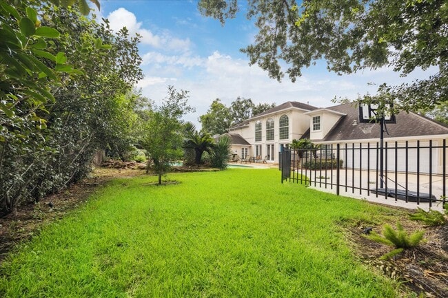 Building Photo - 5152 Huckleberry Cir